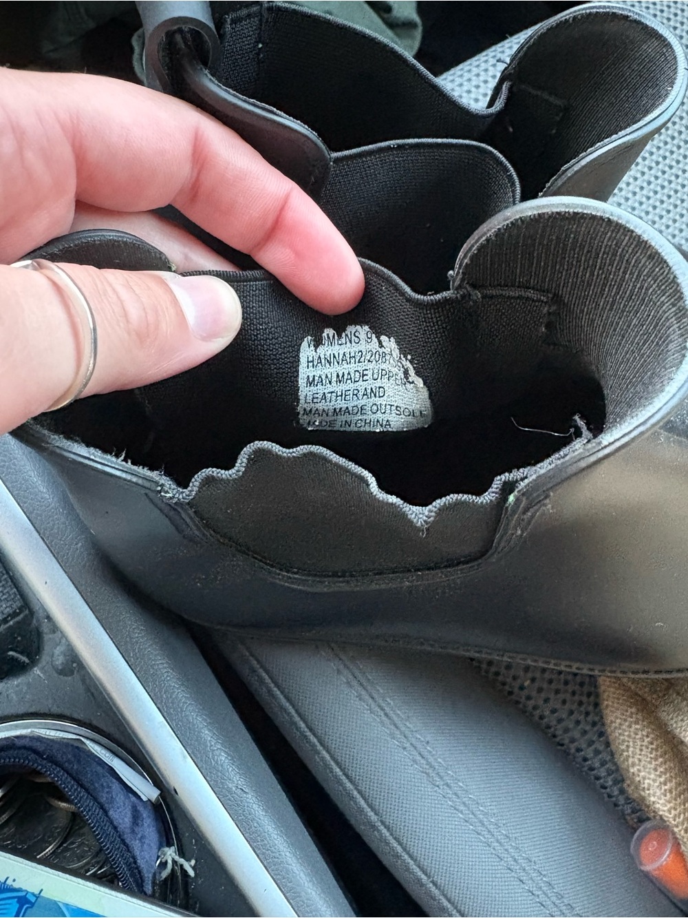 Women’s rain boots - Picture 3 of 5